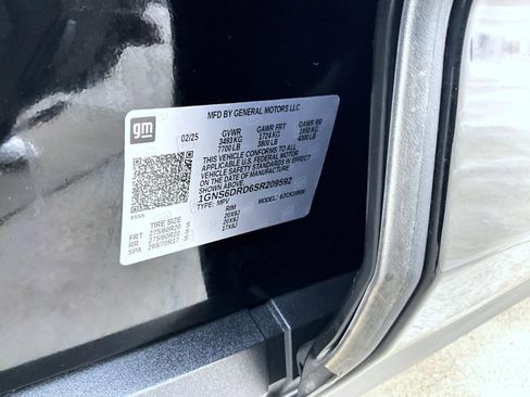 Used 2025 Chevrolet Suburban Z71 AWD/4WD image 27