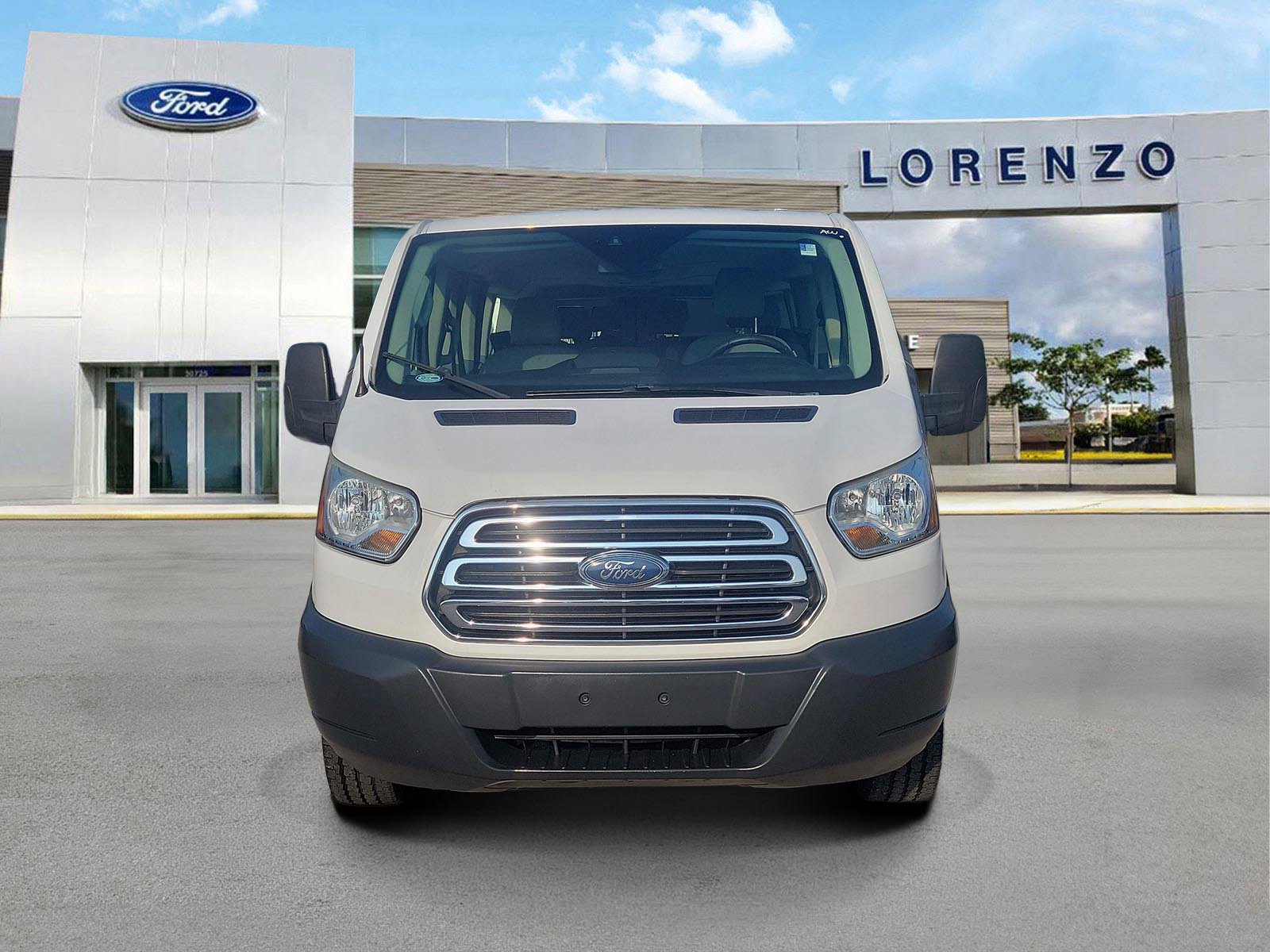 Used 2018 Ford Transit 350 XLT RWD image 2