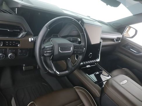 Used 2025 GMC Yukon Denali Ultimate image 18