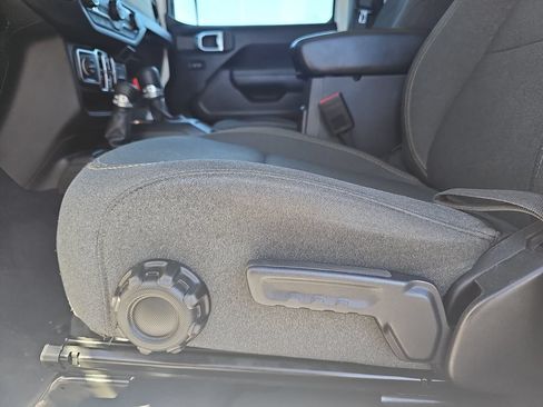 Used 2025 Jeep Gladiator Sport AWD/4WD image 28
