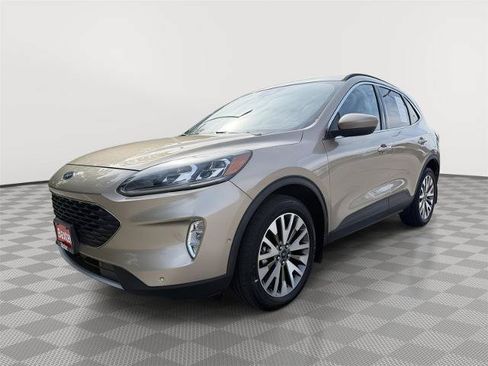Certified 2021 Ford Escape Titanium w/ Class II Trailer Tow Package AWD/4WD image 3