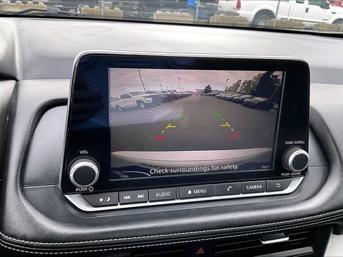 Used 2025 Nissan Rogue SV image 14