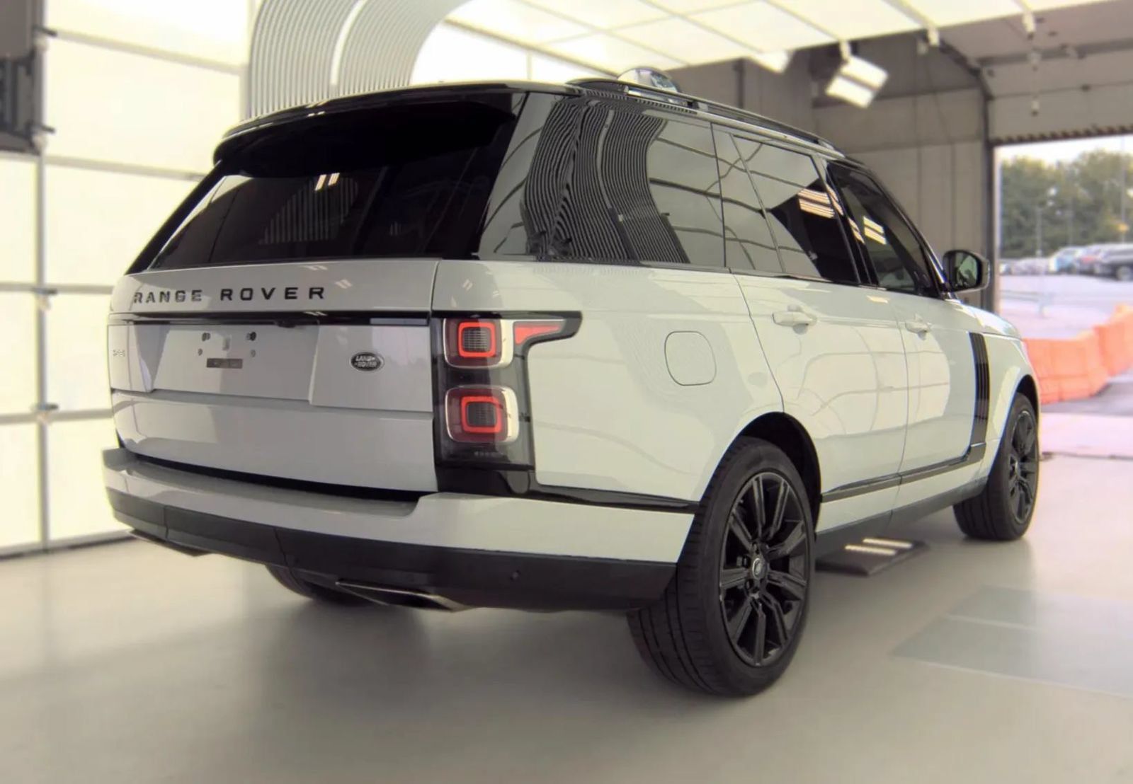 Used 2019 Land Rover Range Rover HSE AWD/4WD image 3