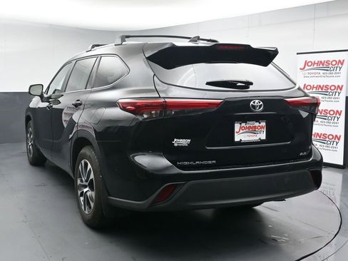 Used 2023 Toyota Highlander XLE FWD image 6