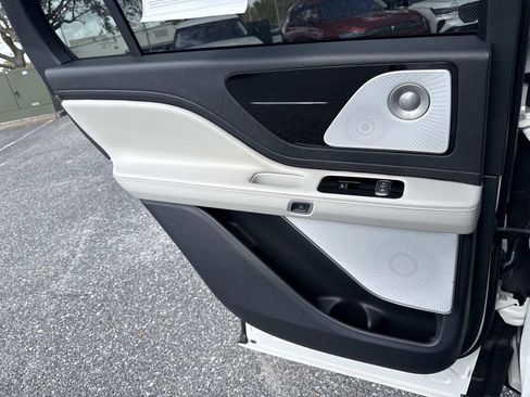 Certified 2025 Lincoln Aviator Reserve w/ Equipment Group 201A image 13