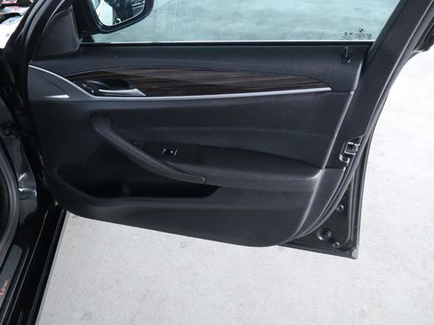 Used 2019 BMW 530i xDrive w/ Convenience Package image 40