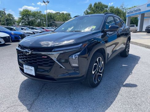Used 2025 Chevrolet Trax RS FWD image 3