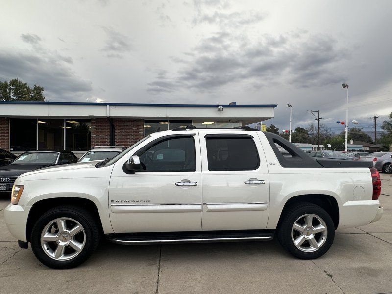 Used 2008 Chevrolet Avalanche LTZ w/ LTZ Preferred Equipment Group AWD/4WD image 4