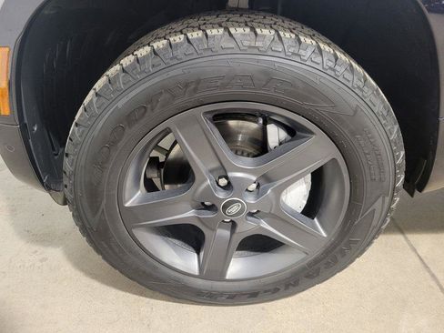 Used 2022 Land Rover Defender 90 X-Dynamic SE image 25