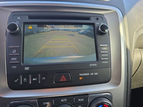 Used 2014 GMC Acadia SLE image 26