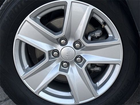 Used 2022 Jeep Compass Latitude image 9