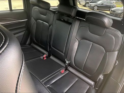 Used 2024 Jeep Grand Cherokee Limited RWD image 24