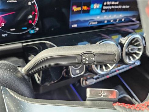 Used 2025 Mercedes-Benz GLA 250 image 12