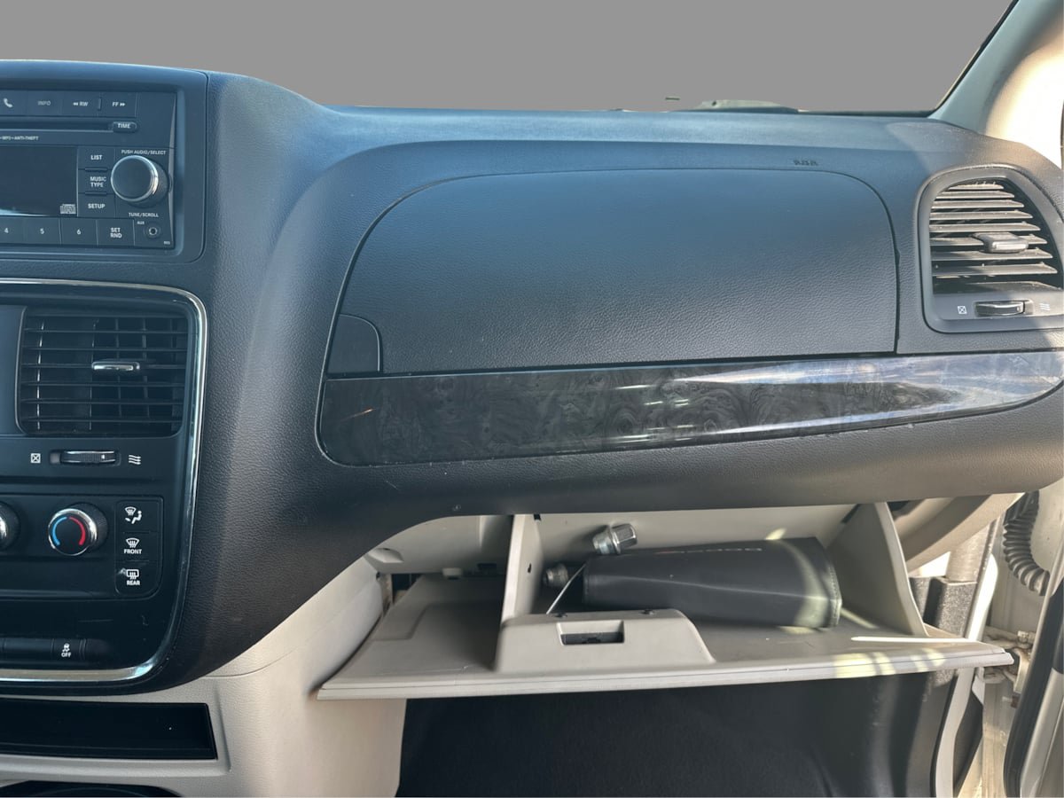 Used 2016 Dodge Grand Caravan American Value Package w/ UConnect Hands-Free Group FWD image 33