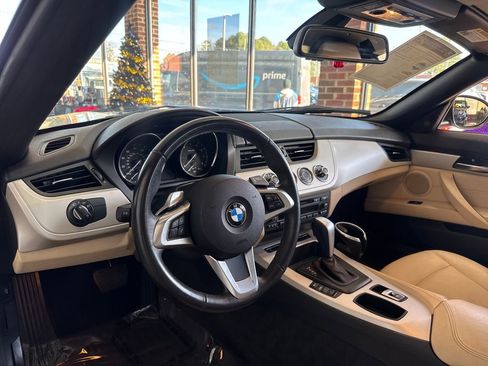 Used 2009 BMW Z4 sDrive30i image 8