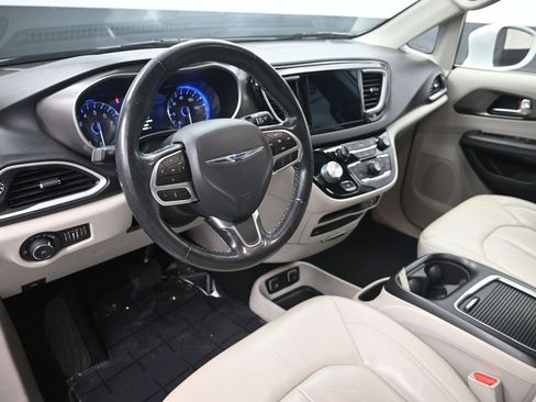 Used 2020 Chrysler Pacifica Touring-L Plus w/ Tire & Wheel Group image 13