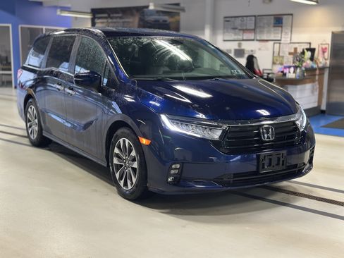Used 2023 Honda Odyssey EX-L image 3