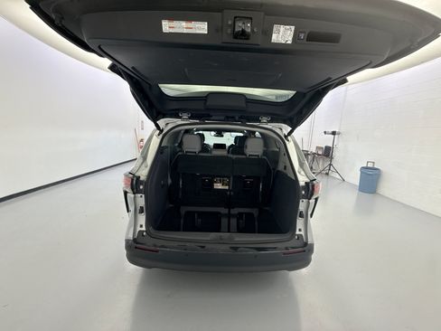 Used 2022 Toyota Sienna XLE w/ XLE Plus Package FWD image 24
