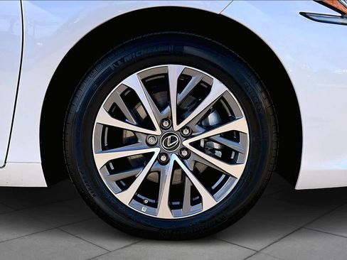 Used 2025 Lexus ES 350 image 10