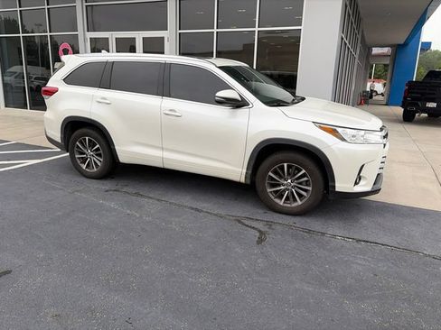 Used 2018 Toyota Highlander XLE FWD image 4
