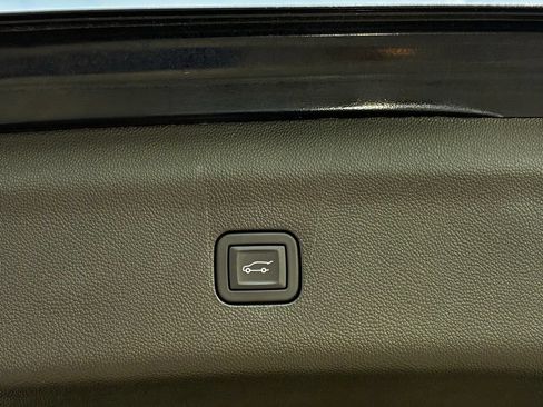 Used 2023 Buick Enclave Essence AWD/4WD image 43