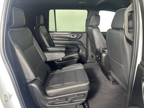 Used 2023 Chevrolet Suburban Premier image 14