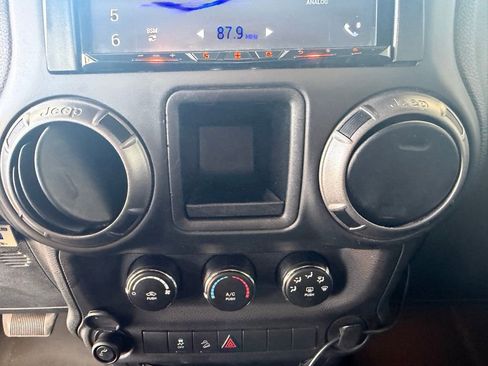 Used 2017 Jeep Wrangler Unlimited Sport image 27