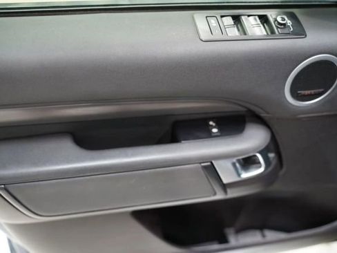 Used 2018 Land Rover Discovery SE AWD/4WD image 11