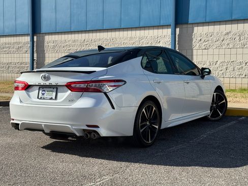 Used 2020 Toyota Camry XSE image 5