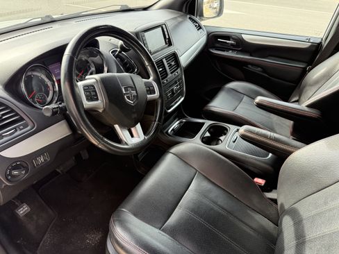 Used 2018 Dodge Grand Caravan GT image 18