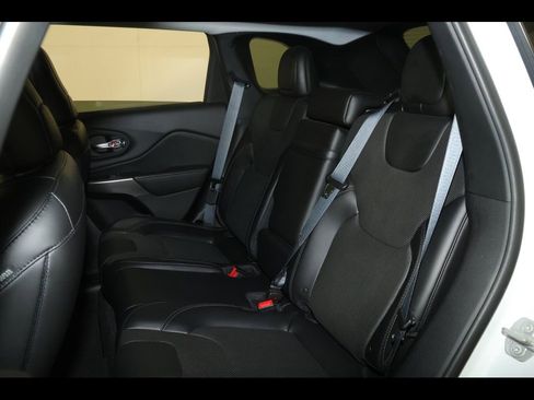 Used 2019 Jeep Cherokee Limited AWD/4WD image 30