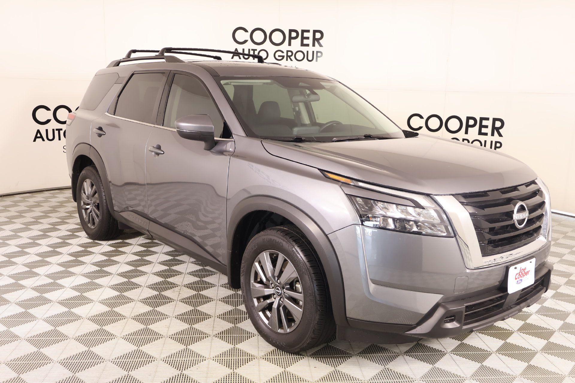 Used 2025 Nissan Pathfinder SV FWD image 1