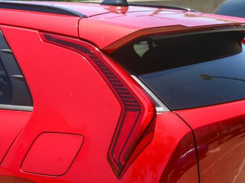Certified 2025 Kia Niro EX FWD image 11