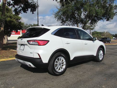Used 2020 Ford Escape SE image 11
