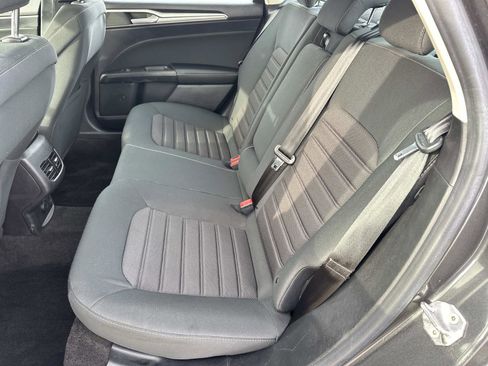 Used 2020 Ford Fusion SE image 11