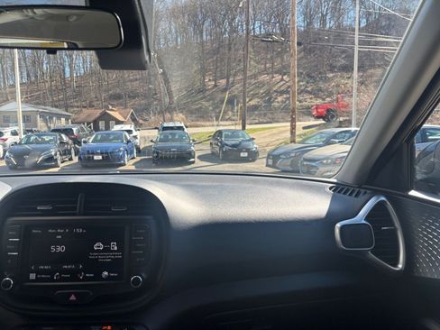 Used 2025 Kia Soul LX w/ LX Technology Package image 33