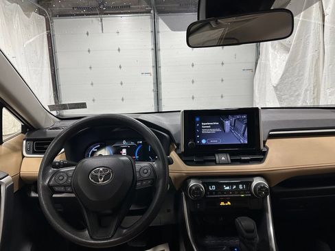 Used 2025 Toyota RAV4 XLE AWD/4WD image 16