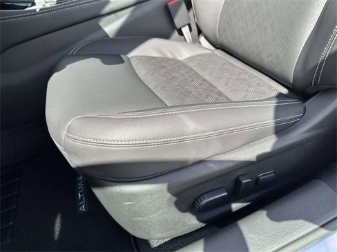 New 2025 Nissan Altima 2.5 SL image 15