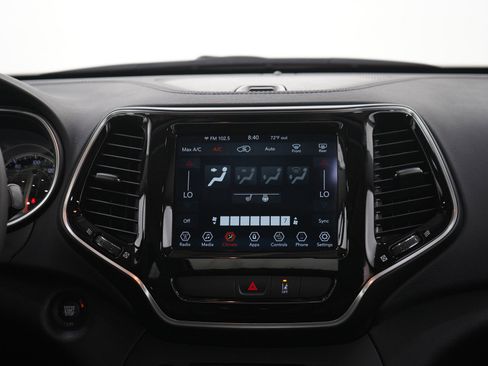 Used 2022 Jeep Cherokee Limited AWD/4WD image 15
