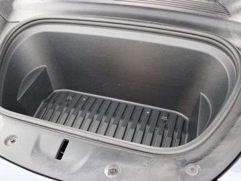 Used 2021 Tesla Model Y Long Range image 35