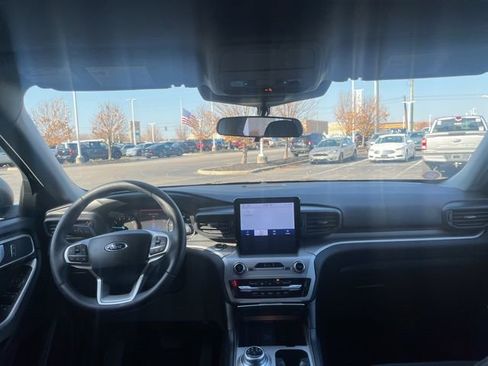 Certified 2023 Ford Explorer XLT image 18