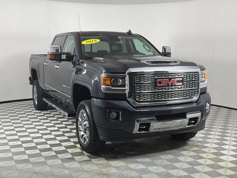 Used 2018 GMC Sierra 2500 Denali w/ Duramax Plus Package AWD/4WD image 3