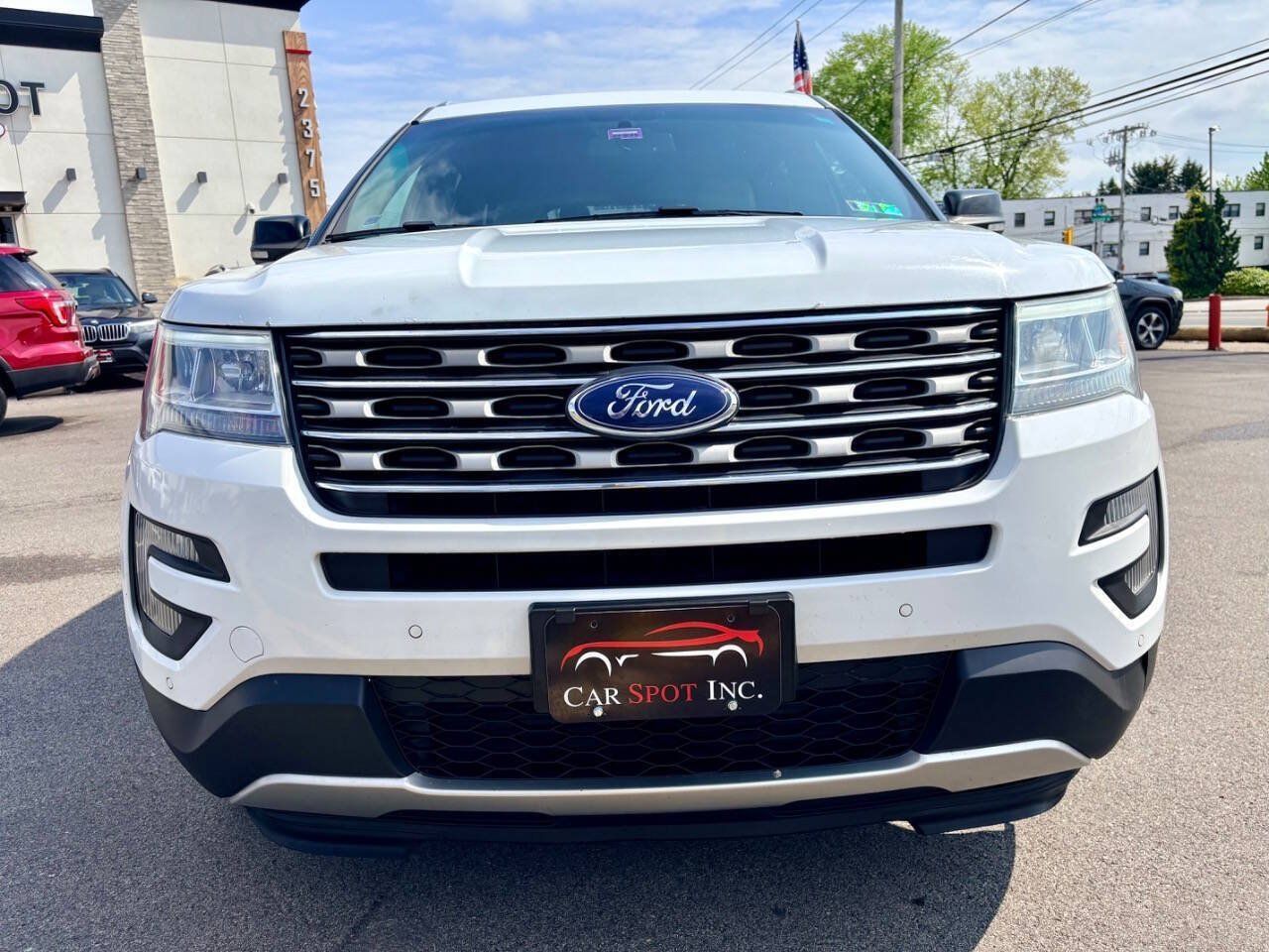 Used 2016 Ford Explorer XLT w/ Equipment Group 202A AWD/4WD image 9