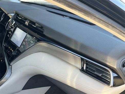Used 2019 Toyota Camry SE image 8