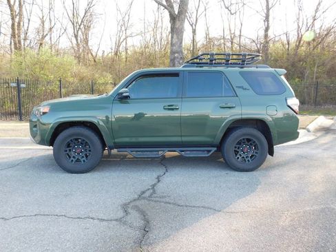 Used 2022 Toyota 4Runner TRD Off-Road Premium image 2