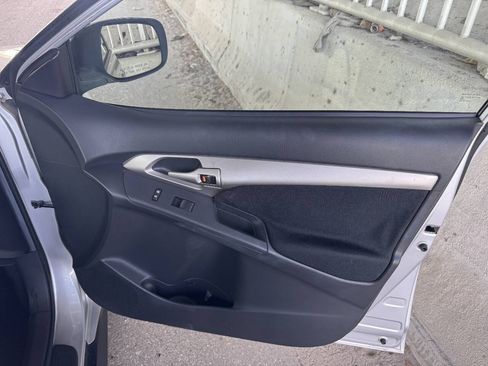 Used 2009 Pontiac Vibe w/ Preferred Package FWD image 18
