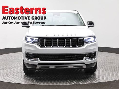 Used 2024 Jeep Wagoneer L Series II w/ Flexible Seating Group RWD image 2