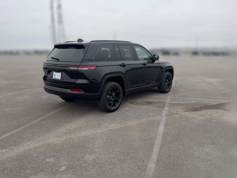 New 2026 Jeep Grand Cherokee Altitude image 12