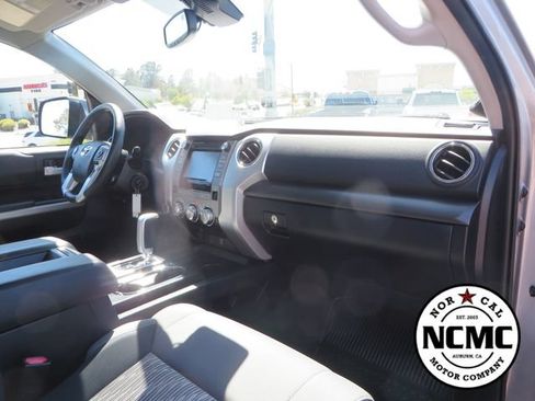 Used 2018 Toyota Tundra SR5 w/ SR5 Upgrade Package AWD/4WD image 57