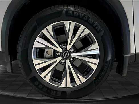 Used 2023 Nissan Rogue SV AWD/4WD image 33